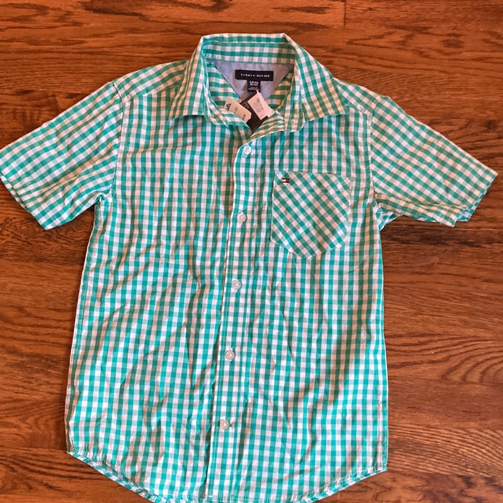 NWT Tommy Hilfiger Boys size 8-10 Button Down Collared green/white shirt sleeve